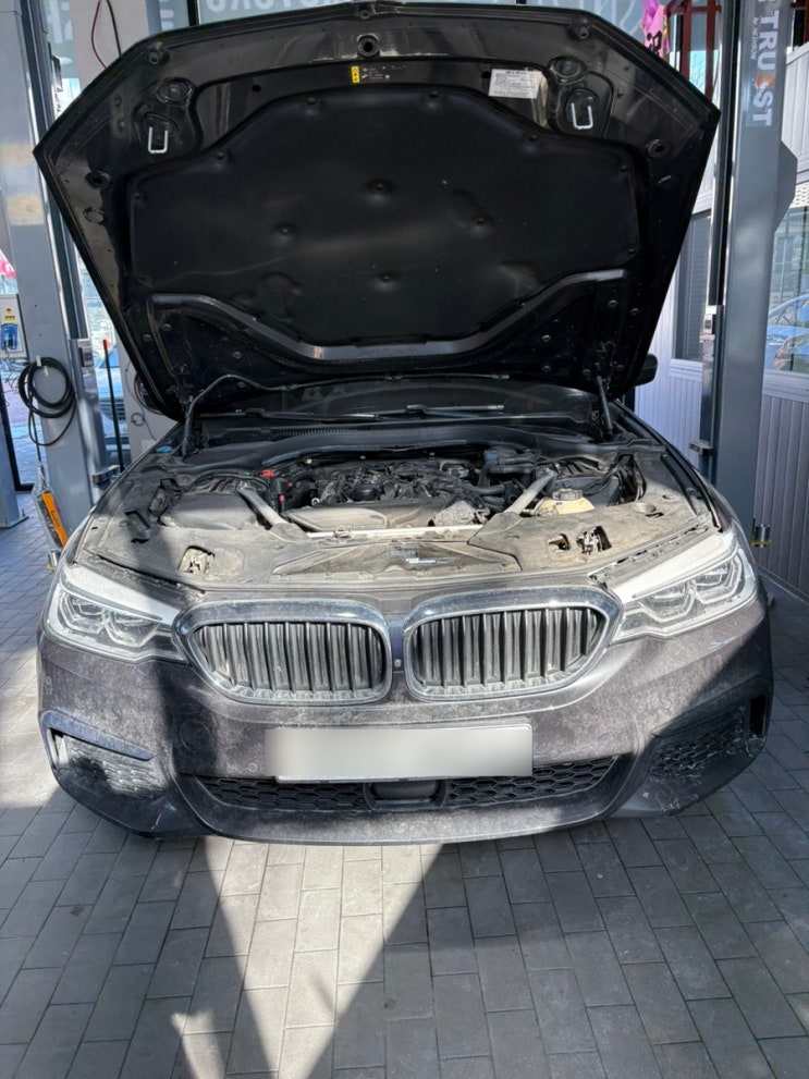  의정부 민락동 카센터 [어바웃 모터스] BMW(G30) 520D 냉각수 누수 수리 오일필터 하우징 교환