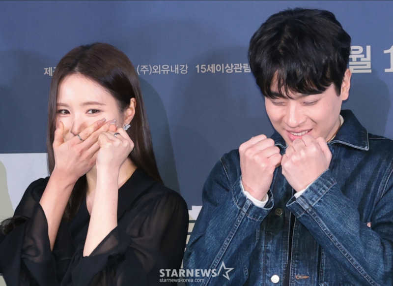 신세경X박정민 스킨십 없는 로맨스? 영화 '휴민트' 시사회 현장! 이 조합 실화냐고~ 대박사건!
