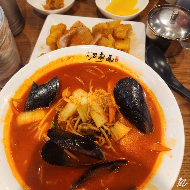  내돈내산 [홍대입구] 이가산시 도삭면 - 시원한 짬뽕도삭면과 바삭한 꽈바로우 존맛집