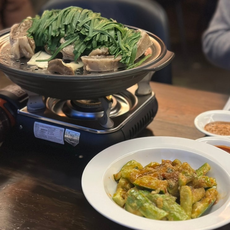  처음 먹어본 양고기 수육 전문점 양대산맥 군자 프리미엄 양갈비 수육 사천식마파두부 오이탕탕이 리뷰.