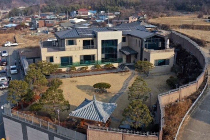가세연, 박근혜 전 대통령 사저 가압류…대여금 채권은 10억원