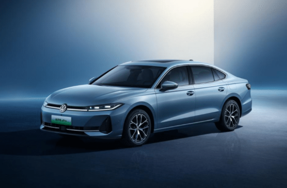  BMW 5시리즈 잡으러 온 “이 차", 주행거리가 무려 1,300km?
