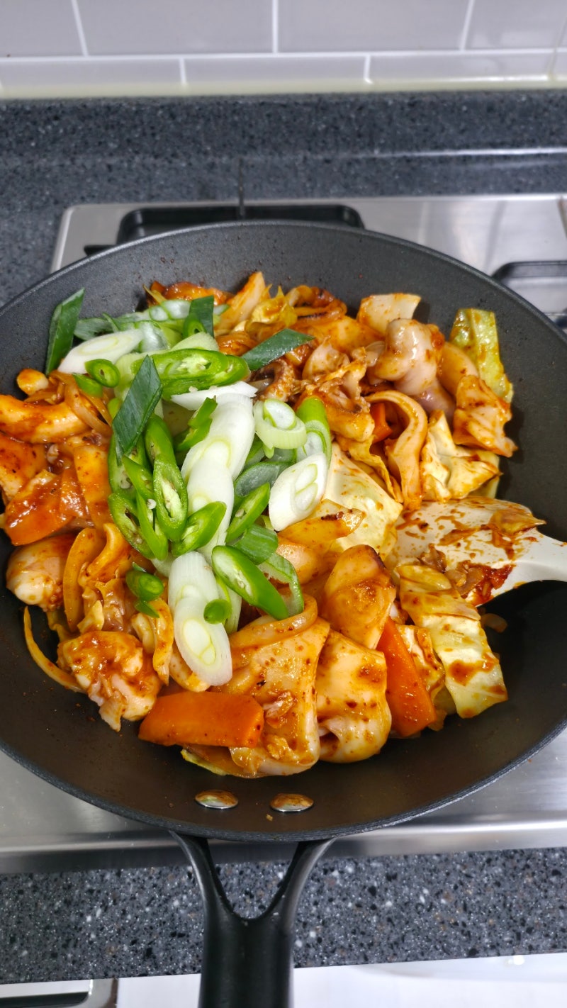 밥 두 공기 순삭! 물 생기지 않는 매콤 반건조 갑오징어 볶음 황금레시피