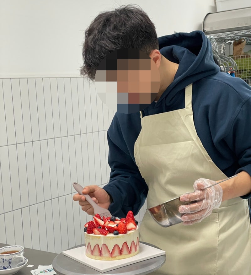 서울 딸기케이크 원데이클래스 후기 | 딸기러버 여자친구를 위한 서프라이즈 생일케이크 준....