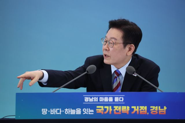  李대통령 "서울 아파트 한 평에 3억, 말이 되나…日처럼 '잃어버린 20년' 온다"