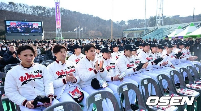 울산 웨일즈에 추가로 입단테스트를 통과해 입단이 확정된 선수 6명이 나와 → 어떤 선수가 ....