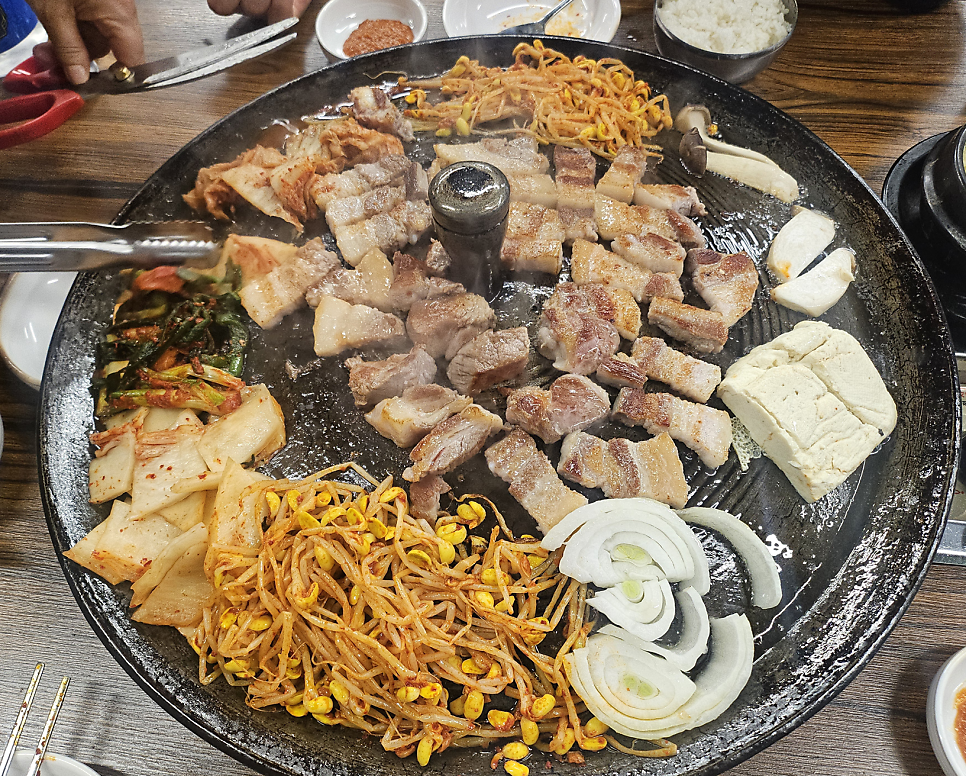 싹쓰리솥뚜껑삼겹살 고덕점 사진 5