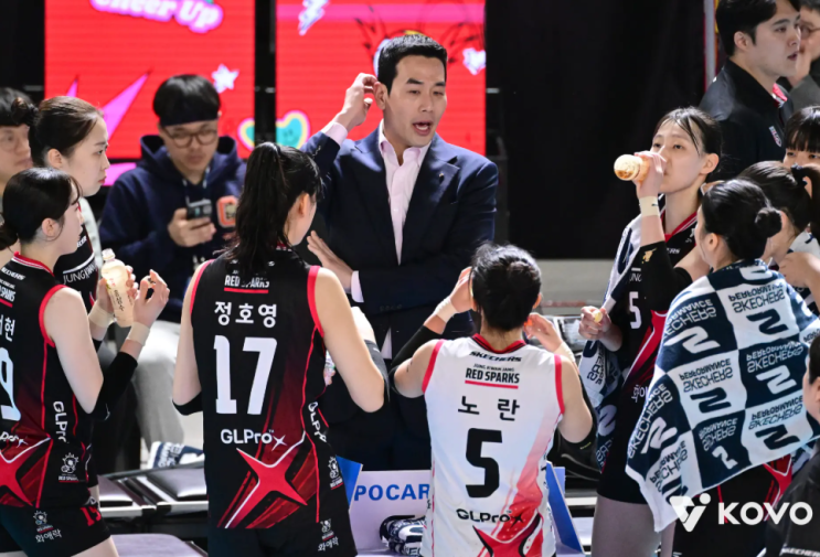  8경기 2-24의 참극, 고희진 감독이 팬들에게 보여야 할 '최소한의 예의'