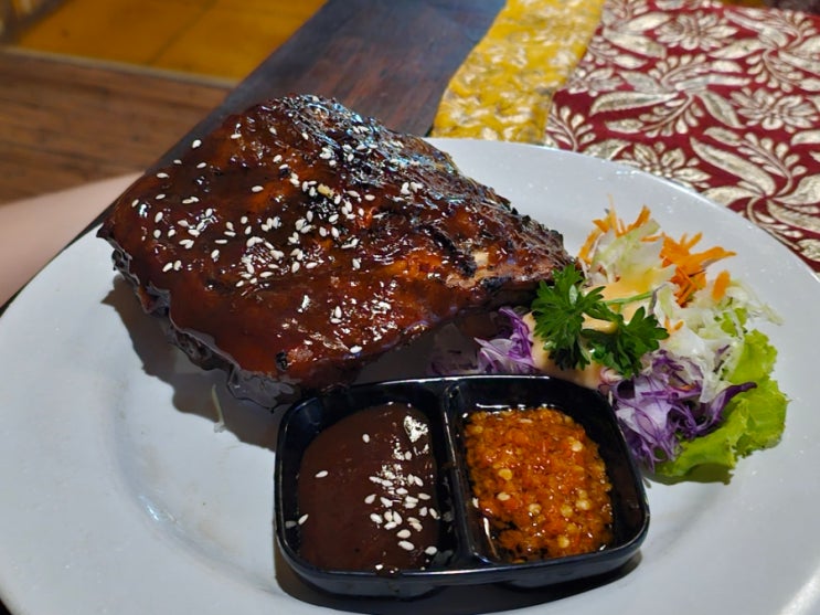  정글 속에서 먹는 가성비 폭립! 우붓 분위기 맛집 '와룽 마칸 부 루스' 메뉴 추천 & 솔직 리뷰