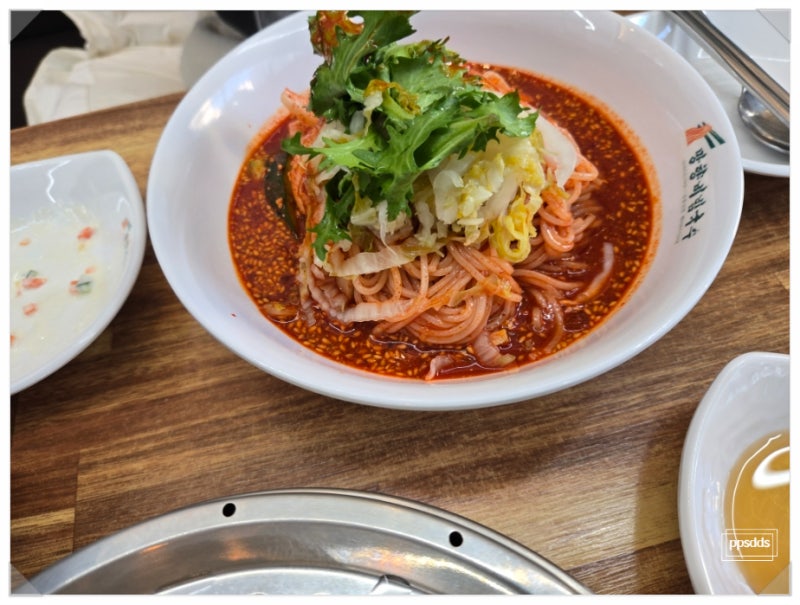 망향비빔국수 위례점 - 비빔국수, 잔치국수, 고기만두