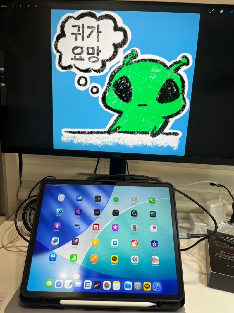 AOC 알파스캔 모니터 27인치 UHD 맥북 모니터 디자이너용 색영역 지원 가성비