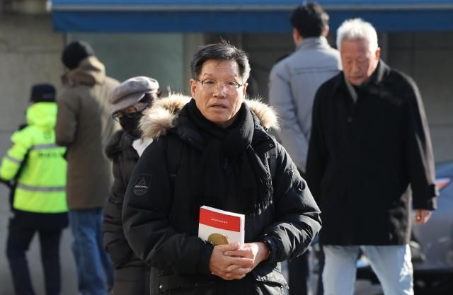  '소녀상 철거' 집회 이끌던 강경 보수단체, 거리 투쟁 잠정 중단