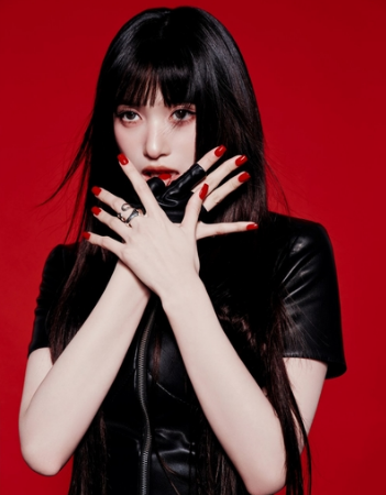 IVE Drops New Song 'Bang Bang': Six Members, Six Charms, One Powerful Gaze