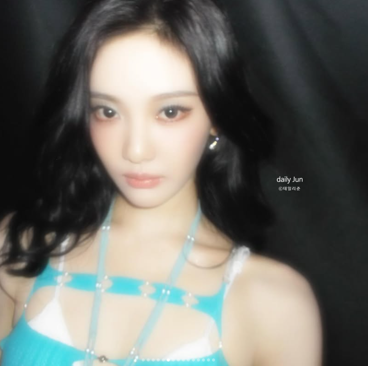  무대 찢은 에스파 닝닝, 블루 컷아웃 룩 홍콩 콘서트