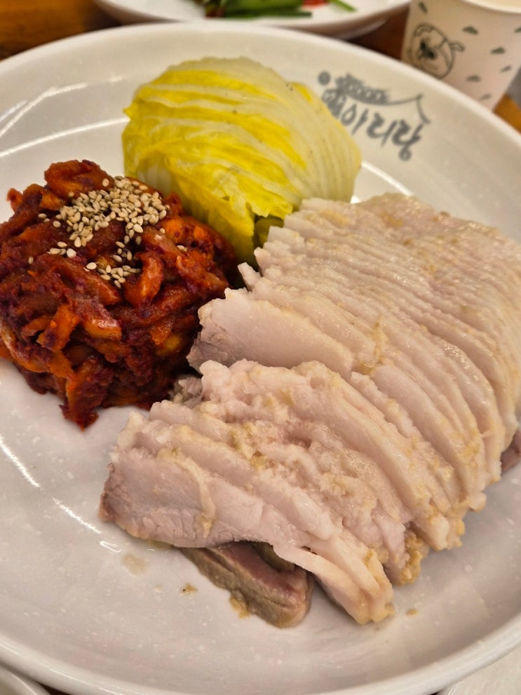  [송도] 박만배 아리랑보쌈 송도점 - 보쌈을 시켰는데 칼국수도 나옴