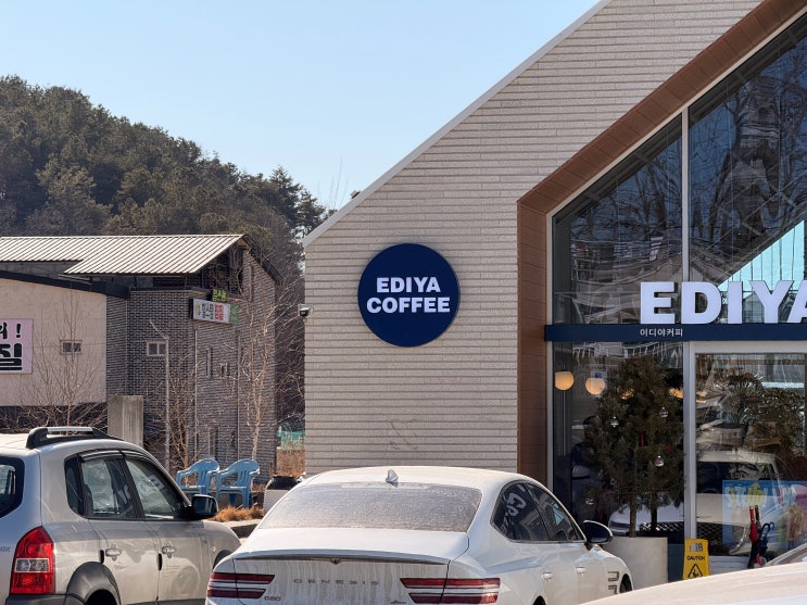  [춘천 카페] ️ 역대급 층고+삼각지붕 감성! 춘천 신상 '이디야 블루엔젤점' 햇살 맛집 인정 
