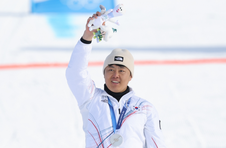  2026 밀라노, 김상겸 스노보드 PGS 은메달: 한국 통산 400번째 메달 위업