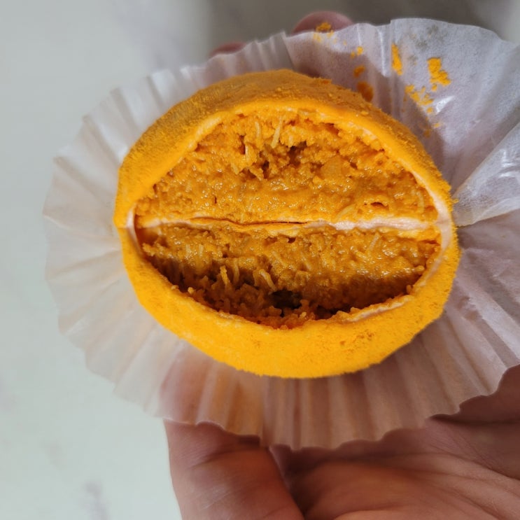  석촌고분역: [하프파운드] '황쫀쿠(뽀또)', '딸기 두바이 보틀 케이크' 후기 / 맛있고 강아지 있음!