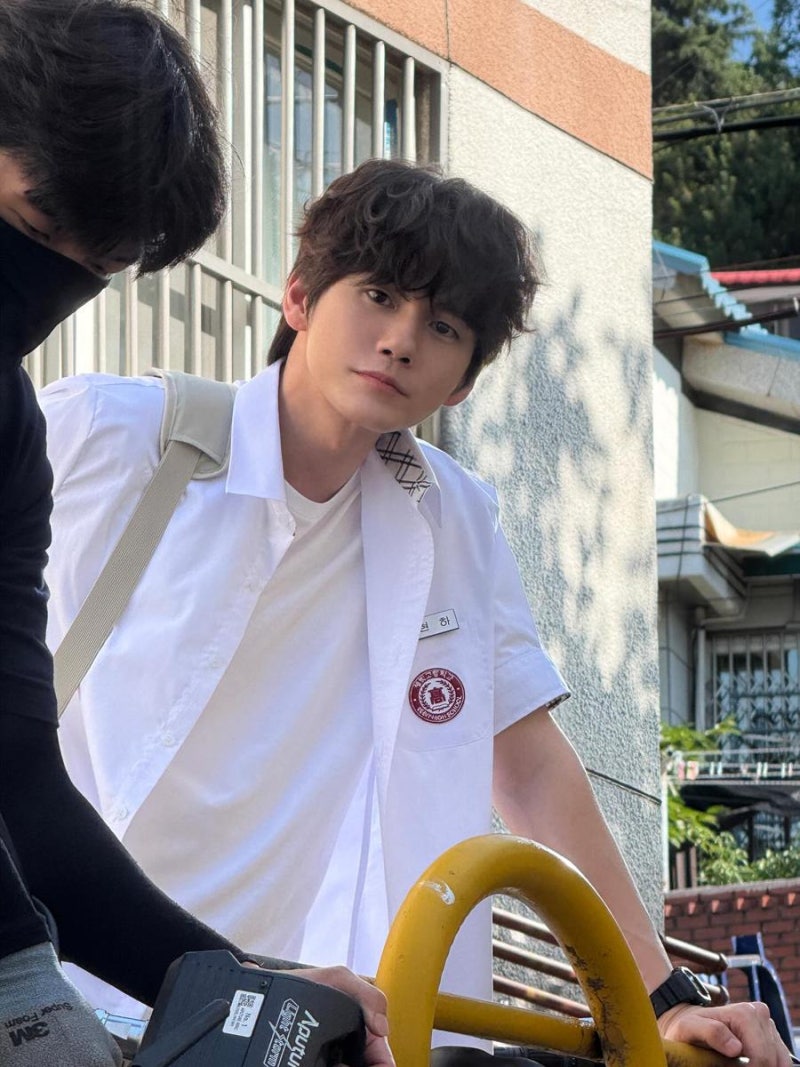 배우 워너원 옹성우 프로필 필모그래피 작품활동, 판타지오 소속사와 재계약