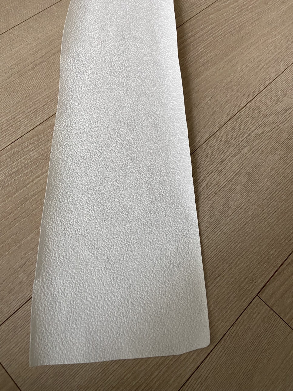 찢어진 벽지 보수 전문가의 해결방법이 궁금하다면