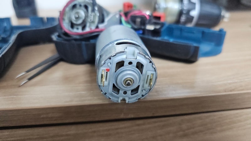 [DIY] 보쉬 전동드릴 타는 냄새 불꽃 해결! GSR 10.8-2-LI 모터 셀프 교체 방법