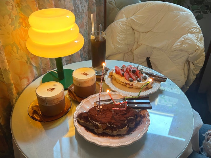 연남동 분위기 좋은 카페 디저트 맛집 사이드테이블