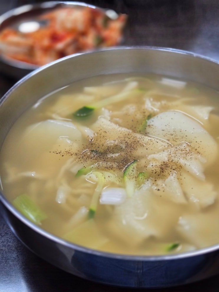  [시골손칼국수] 멸치육수 베이스 구리 칼국수 수제비 떡만둣국집