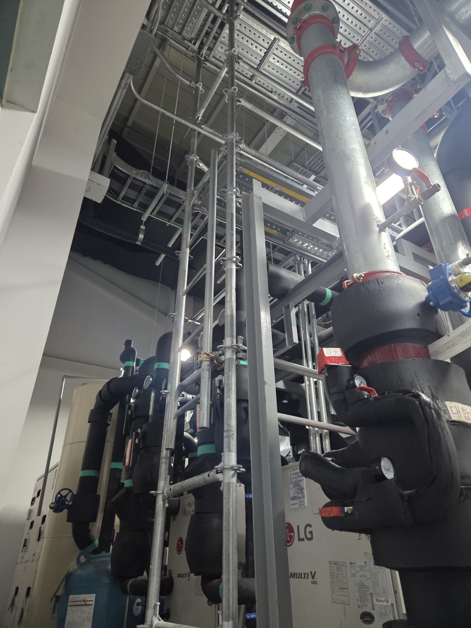 강남시스템비계 서울 강남구 지하2층 기계실 배관교체 맞춤 설치 사례