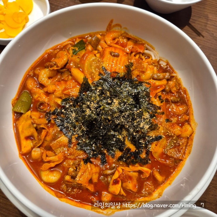  잠실 롯데몰 맛집 신라제면 잠실 롯데몰점 내돈내산 솔직후기 주말 웨이팅