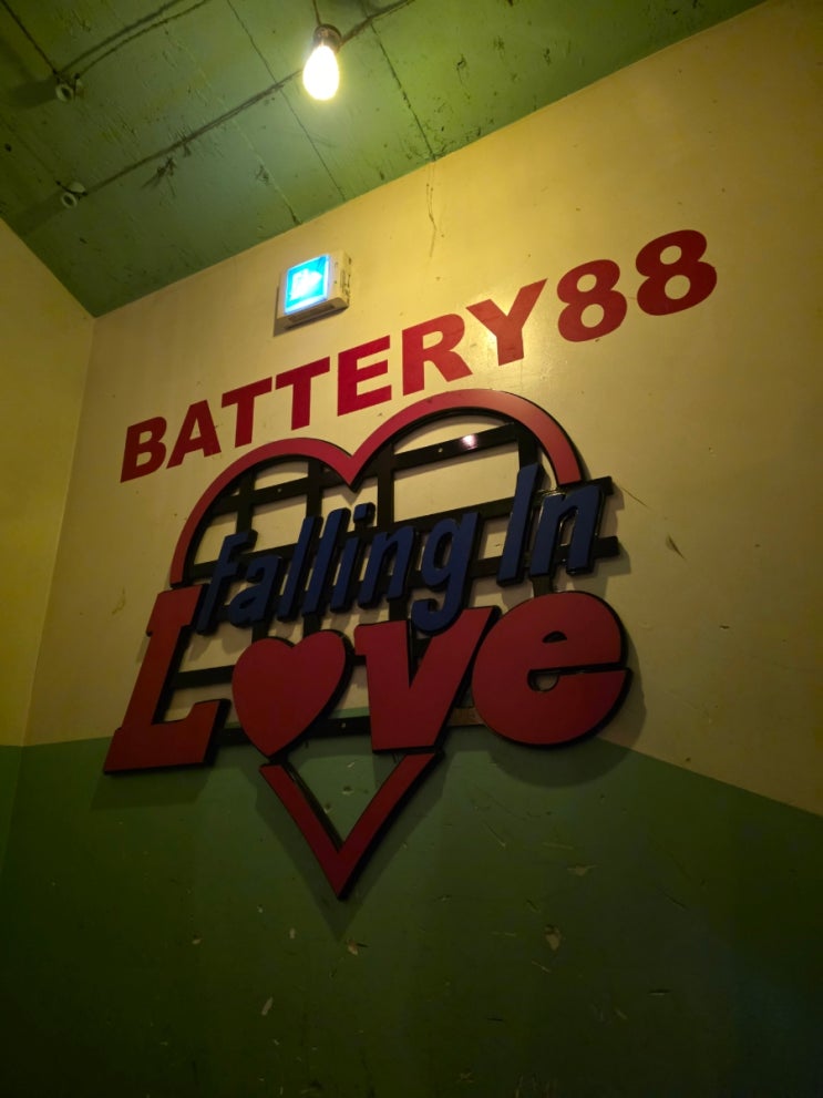  홍대 단체술집, 루프탑도 있고 오리훈제도 파는 "배터리88 홍대"