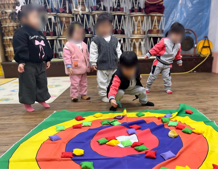  수지 아이큰별어린이집 설날 체육활동 민속놀이 전통놀이 유아새해활동 새해놀이 유아 자치기 팽이놀이 딱지치기 공기놀이