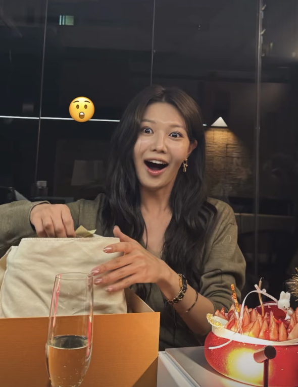 소녀시대 수영, "생일은 소중한 이들과"…정경호 없이 더욱 빛난 순간!