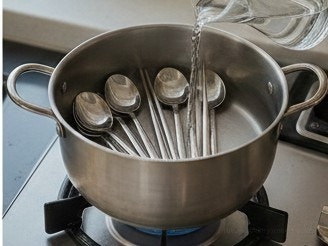  수저 새것처럼 얼룩없이 세척 하는 방법 식초로 광내기