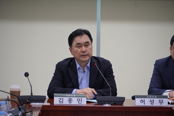  [국회 토론] 삼성전자·SK하이닉스 질주… 균형발전 ‘K-반도체 트라이앵글’ 제기