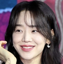   이준혁 신혜선 커플 타투 포착?! 비밀의 숲 이후 8년 만의 역대급 재회