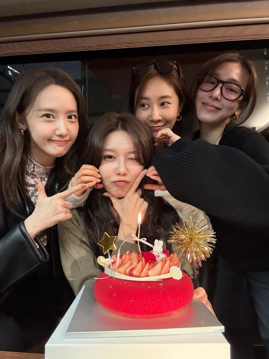소녀시대 수영 SNS 생일 근황, 티파니·윤아·유리·서현 맴버들, 변함없는 우정 눈길