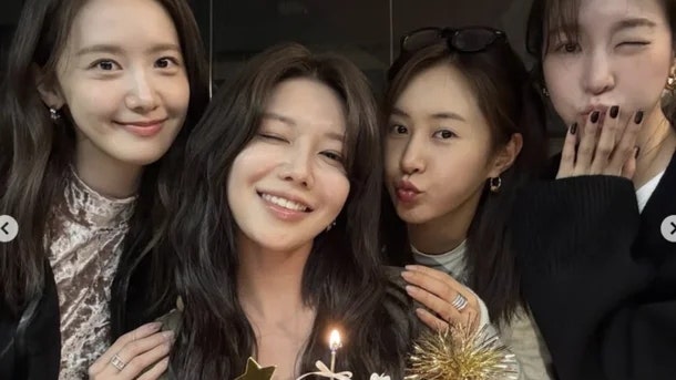 소녀시대 수영 생일 파티에 멤버들 집결! 태연과 효연은 어디에? '영원한 우정' 과시