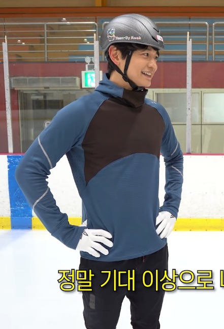 SHINee Minho's Instagram & YouTube Fashion: Men's Balaclava Hood from Under Armour UA Halo Run Collection