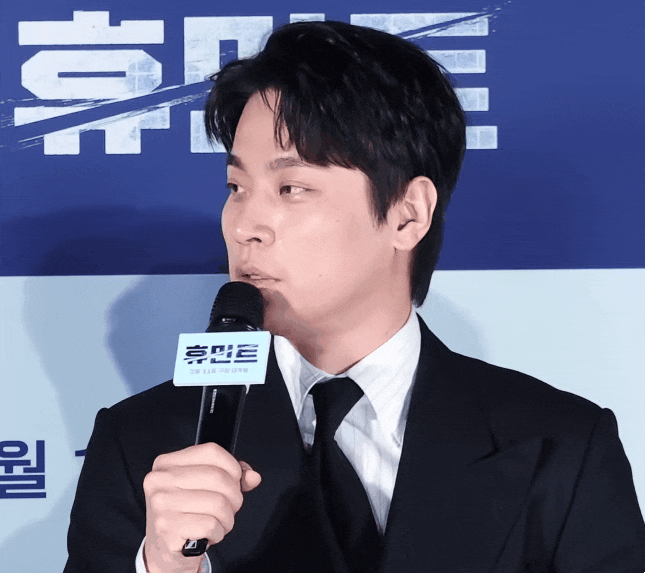 영화 휴민트 출연진 박정민 머리스타일 / 무스탕