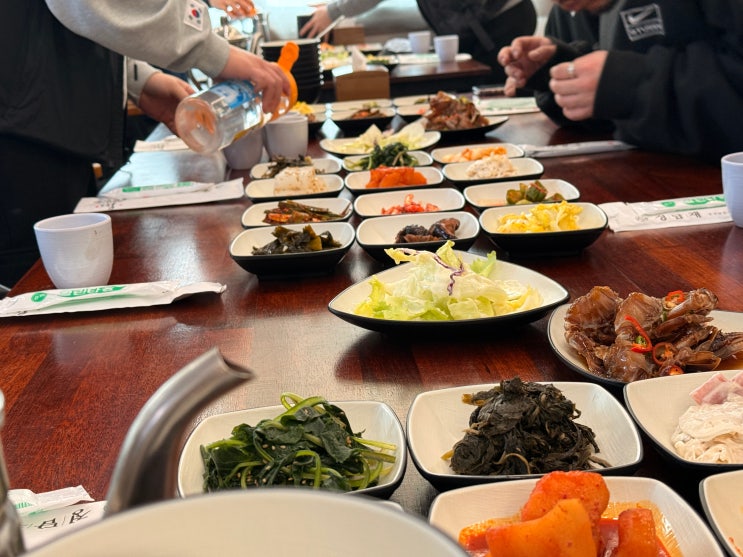  [춘천 근본 맛집] 단돈 16,000원? 상다리 휘어지는 12첩 반상, 춘천에서 찾은 가성비 끝판왕  ‘정담채’