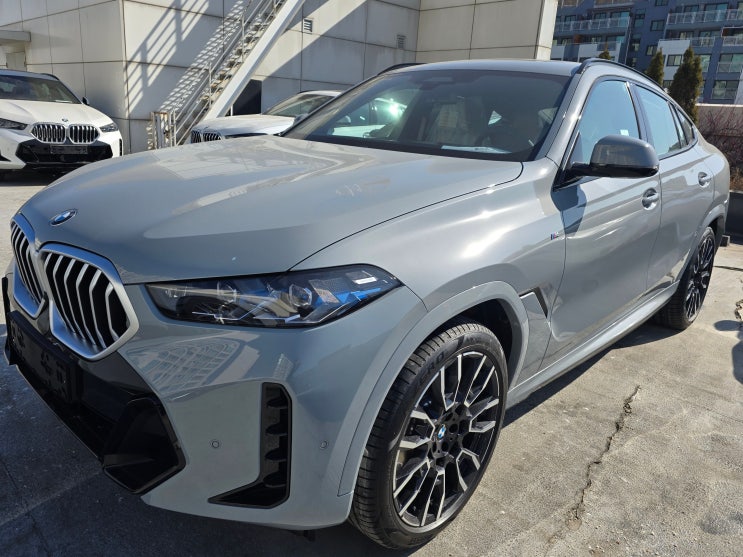 코오롱 모터스 부천 전시장에서 2026 BMW X6 정비사 출장 신차 검수