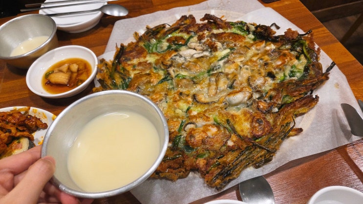  신도림 전집 할매기름집 신도림점 바삭고소한 굴전, 김밥전에 시원한 묵사발