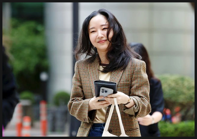  민희진, 결국 웃었다! 하이브와의 전쟁 2R 충격 결과 단독 분석