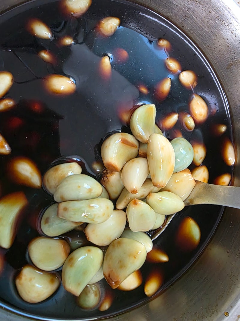 마늘이 초록색으로 변했어요! 이유부터 마늘장아찌 레시피까지