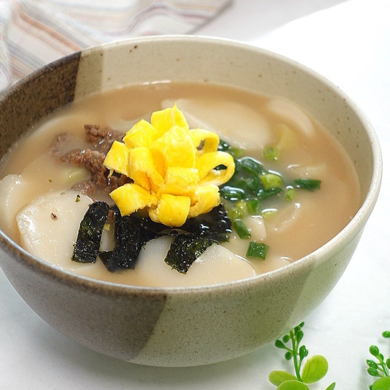 사골곰탕 떡국 끓이는법 다진 소고기 떡국 레시피 꽃 계란지단 만드는법