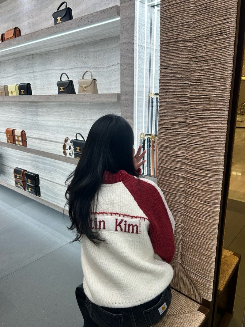 마뗑킴 래글런 백 로고 니트 집업 블랙 (W) Matin Kim Raglan Back Logo Knit Zip Up Black