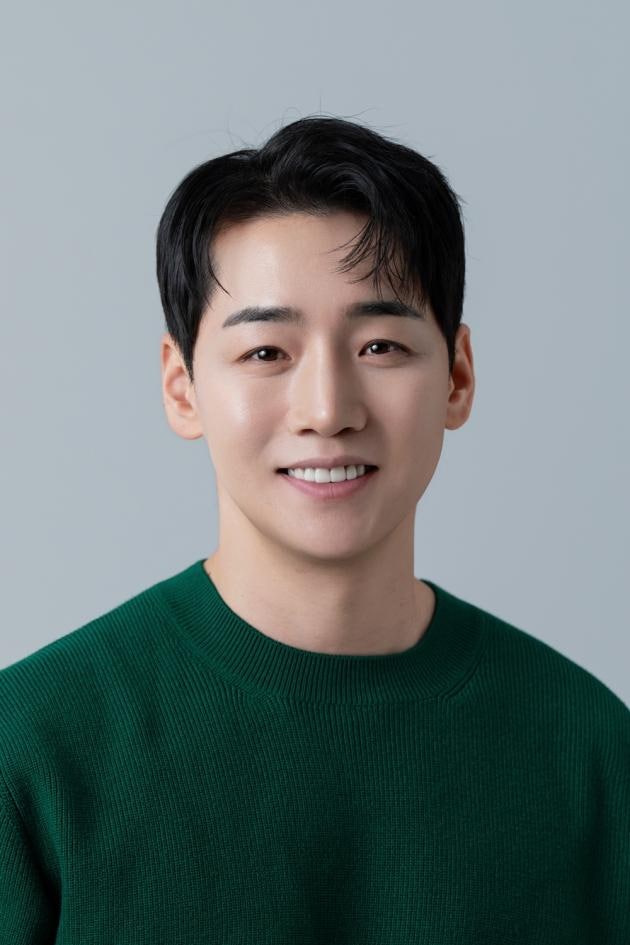 박군, 신곡 '땡잡았다' 2차 콘셉트 포토…3년 만의 컴백 시동