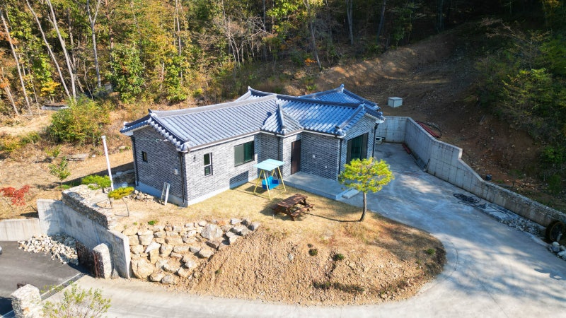 공주시 정안면 숲속 전원주택 매매, 계획관리지역 322평 단독입지 철근콘크리트 주택