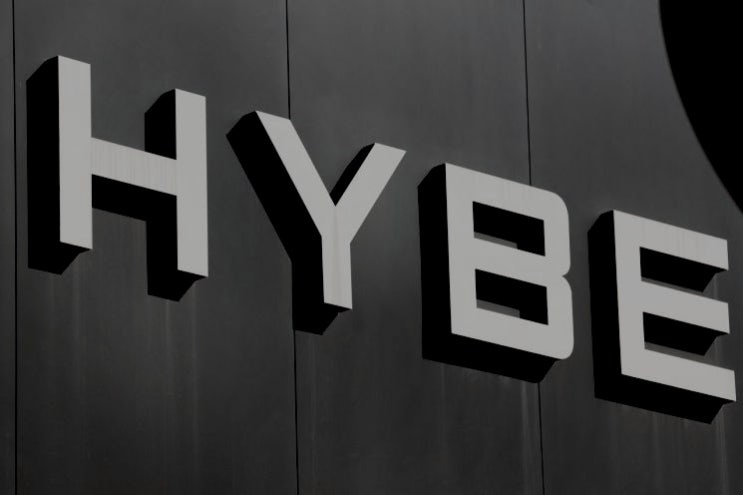  하이브(HYBE), 매출(2조 6,499억 원) 역대 최대 찍고도 영업이익 73% 급감 - 신인 투자와 체질 개선, 그리고 BTS의 귀환