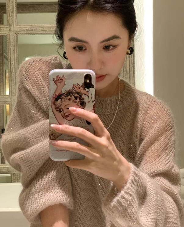  이제 준비해야지? 옷잘러 언니들의 빠지지 않는 코디! 2월 봄니트 출근룩 모음